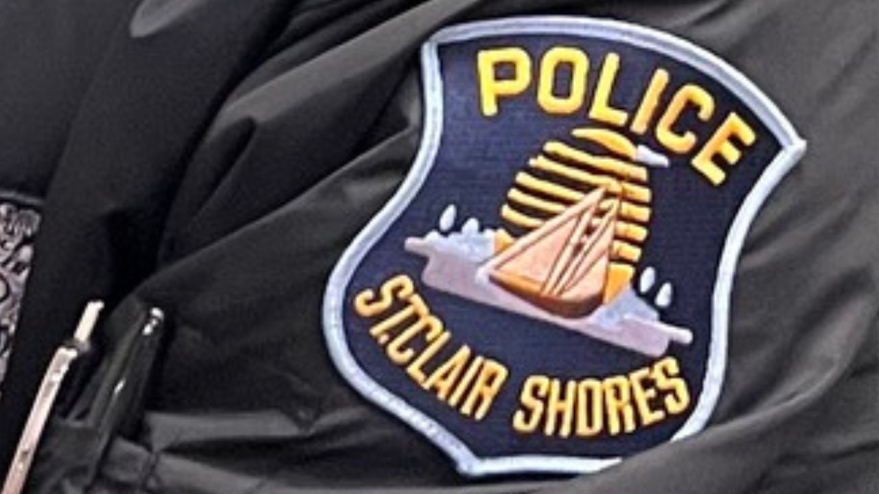 Un joven de 20 años fue arrestado y acusado de planear un supuesto ataque escolar en St. Clair Shores, en el área de Metro Detroit.