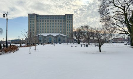 Detroit cubierto de nieve, en medio de temperaturas de frío extremo.