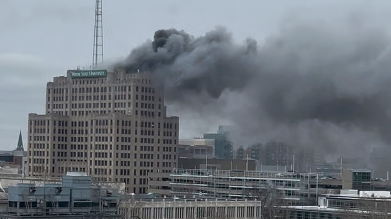 Incendio en un edificio de Wayne State University de Detroit.