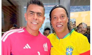 México venció a Brasil en un partido de leyendas que se disputó en el Estadio Azteca de la Ciudad de México.
