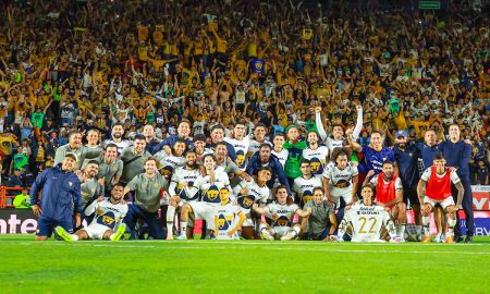 Pumas UNAM celebrando el liderato del Clausura 2026 de Liga MX y el mejor torneo corto de su historia.