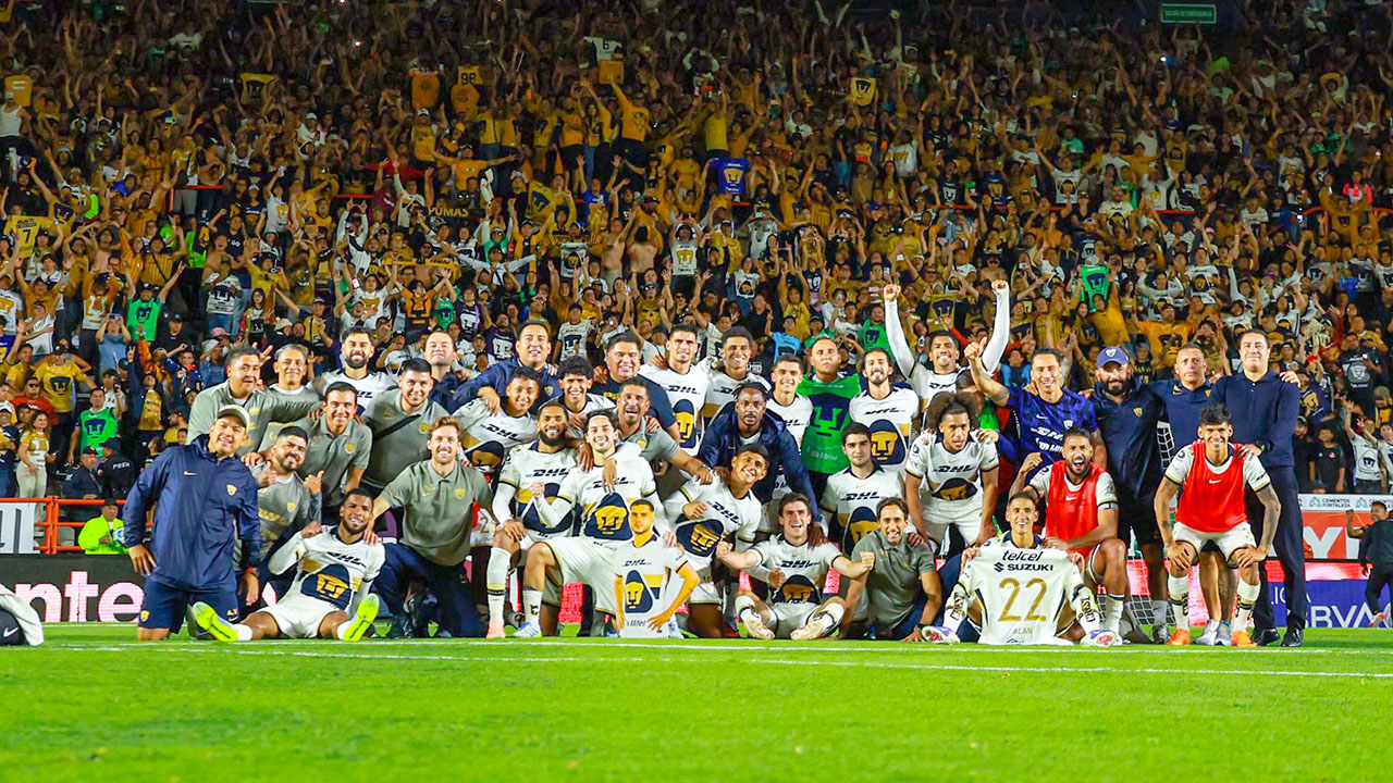Pumas UNAM celebrando el liderato del Clausura 2026 de Liga MX y el mejor torneo corto de su historia.