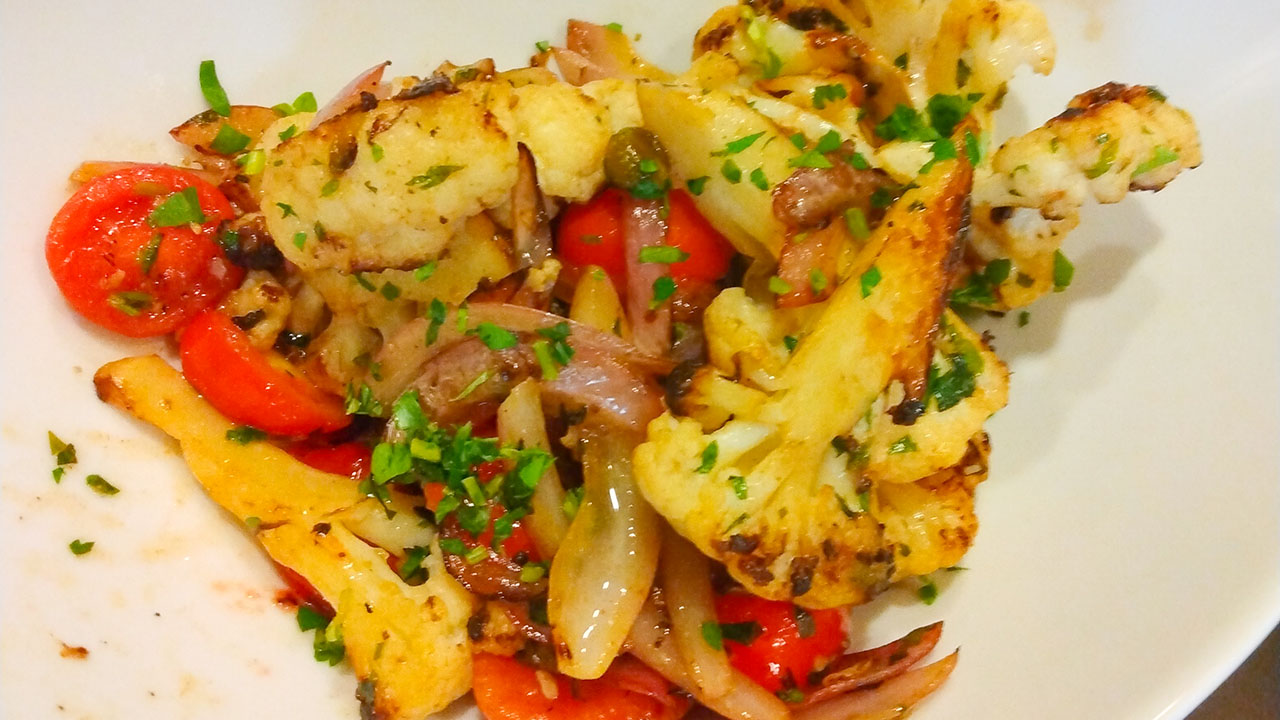 Receta para preparar coliflor asada, un platillo o guarnición veterinario.