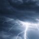 Intensas tormentas provocaron daños en Metro Detroit y alertas de tornado.