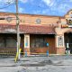 Así quedó el exterior del E&L Supermercado tras el incendio registrado la mañana de este lunes 11 de mayo.