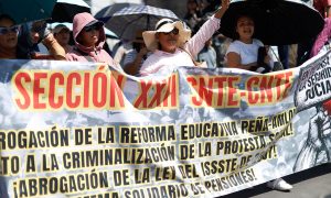 Maestros protestan en México mientras anuncian huelga de cara al Mundial 2026.