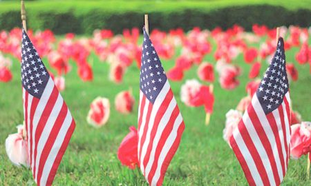Banderas de Estados Unidos representando en Memorial Day, una fecha especial en el país.