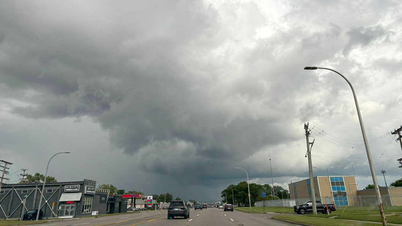 Metro Detroit está bajo amenazas de tormentas para los primeros dos días de la semana.