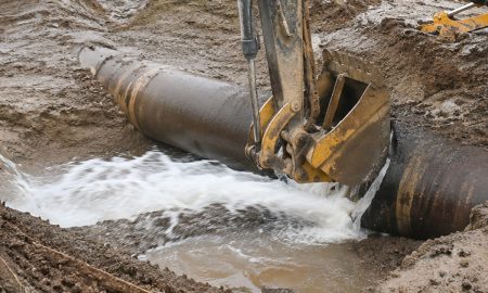 Una rotura de una tubería de agua principal en Metro Detroit afectó a Auburn Hills y otras ciudades del condado de Oakland.