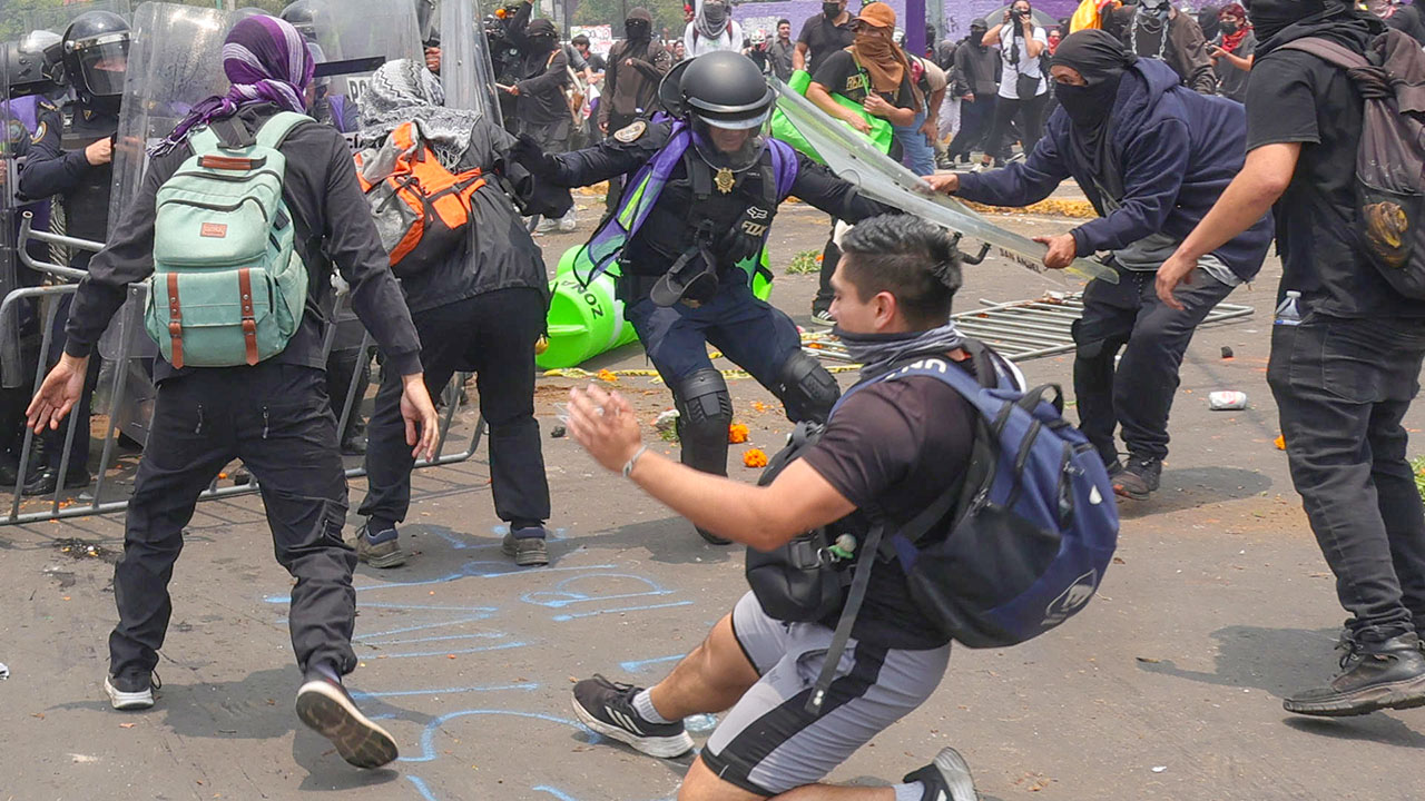 19 personas fueron detenidas durante la jornada inaugural en México.