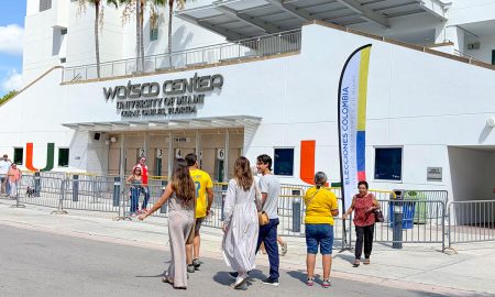 Ciudadanos colombianos votando en Estados Unidos en las elecciones presidenciales de Colombia.