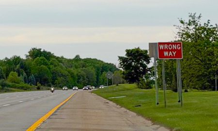 Un conductor que circulaba en sentido contrario en Telegraph Rd perdió la vida tras chocar contra varios vehículos, a la altura de Redford Township, en Metro Detroit.