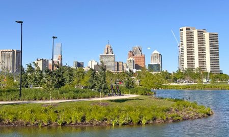 Uno de los parques de Detroit contará con cine gratuito al aire libre, frente al río Detroit.