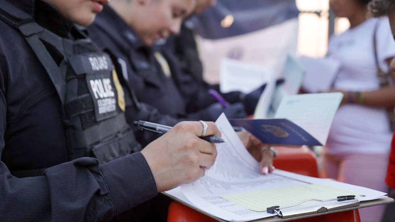 Con una nueva medida, el gobierno de Trump permitirá enviar solicitudes de asilo a tribunales de inmigración sin derecho a entrevista previa para los solicitantes.