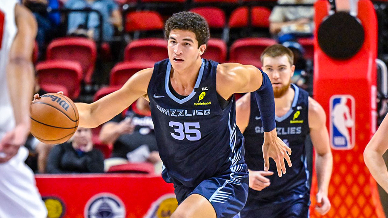 El mexicano Karim López, de 19 años, debutó con los Memphis Grizzlies en la NBA Summer League.