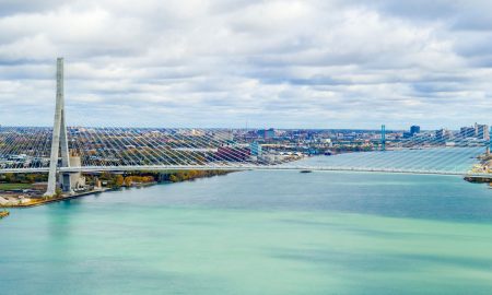 El Puente Internacional Gordie Howe abrió al tráfico el lunes 27 de julio del 2026, conectando a Detroit con Canadá.