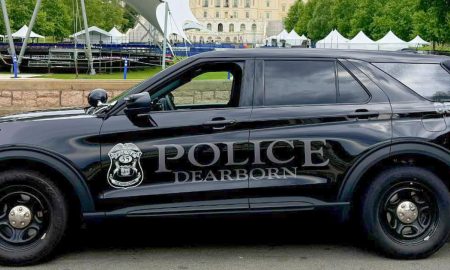 Un tiroteo en el Fairline Town Center de Dearborn, Michigan, en Metro Detroit, provocó la muerte de dos personas y el arresto de tres sospechosos.