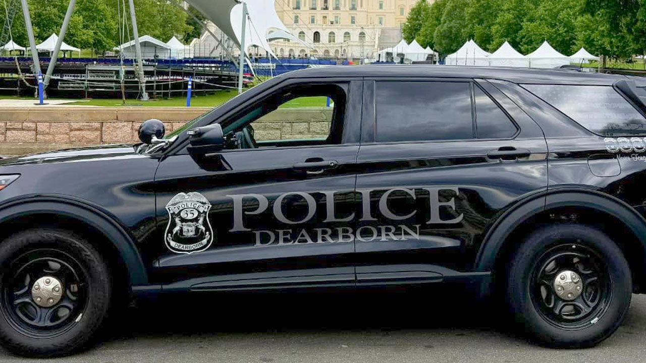 Un tiroteo en el Fairline Town Center de Dearborn, Michigan, en Metro Detroit, provocó la muerte de dos personas y el arresto de tres sospechosos.