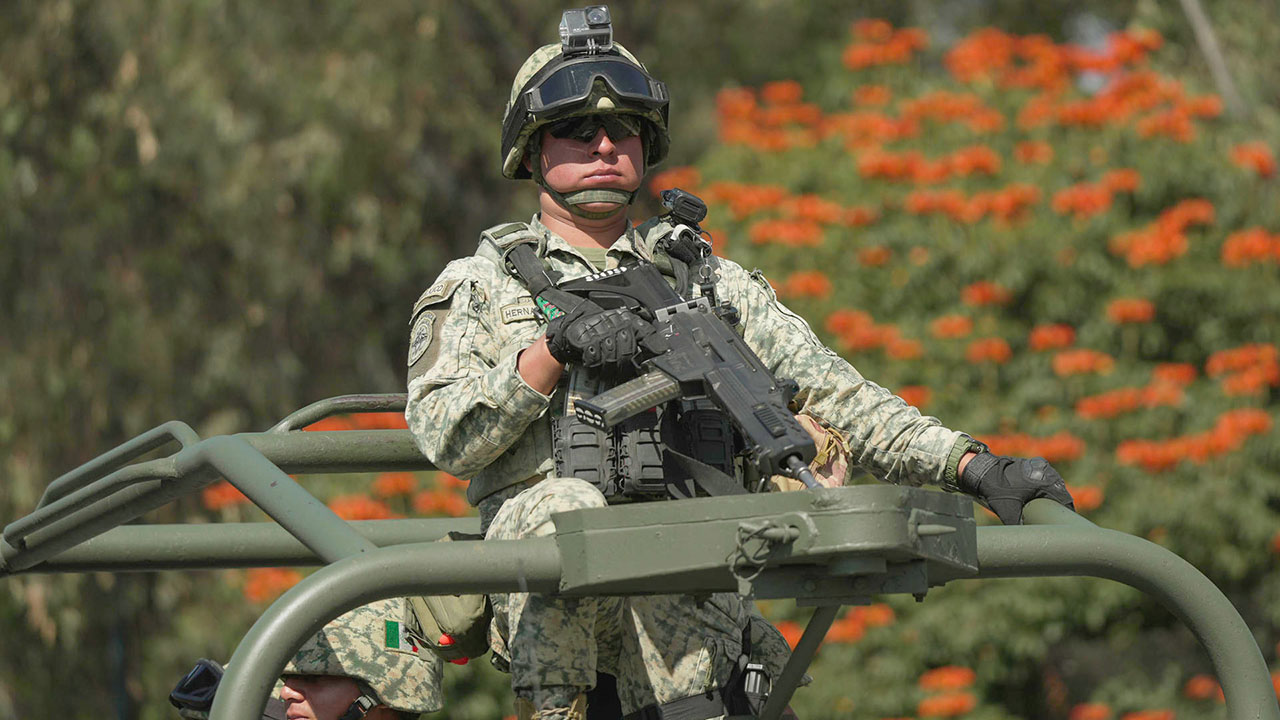 México se prepara para enviar cientos de militares y toneladas de ayuda humanitaria a Colombia tras el terremoto.