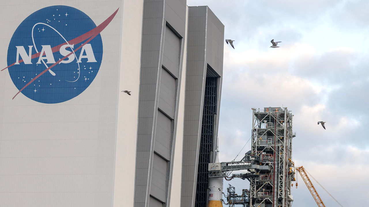 La NASA informó que los restos de un cohete de SpaceX impactó la superficie de la Luna.