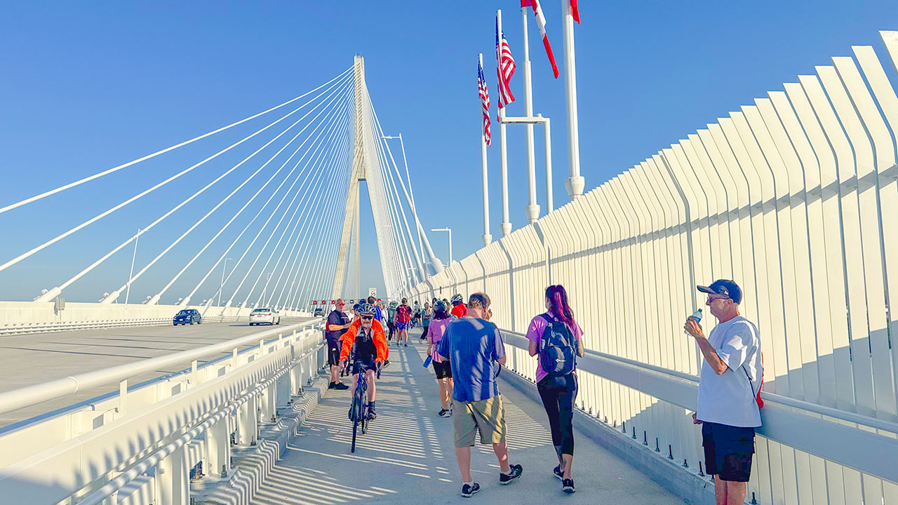 El nuevo Puente Internacional Gordie Howe que une a Detroit con Windsor, Canadá, ya tiene habilitado su sendero de uso compartido para peatones y ciclistas.