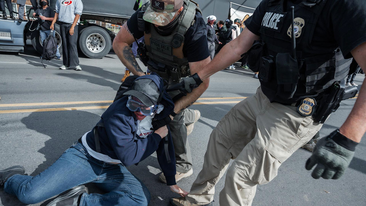 Los arrestos migratorios se dispararon en Colorado, donde ICE abrirá nuevo centro con más camas.