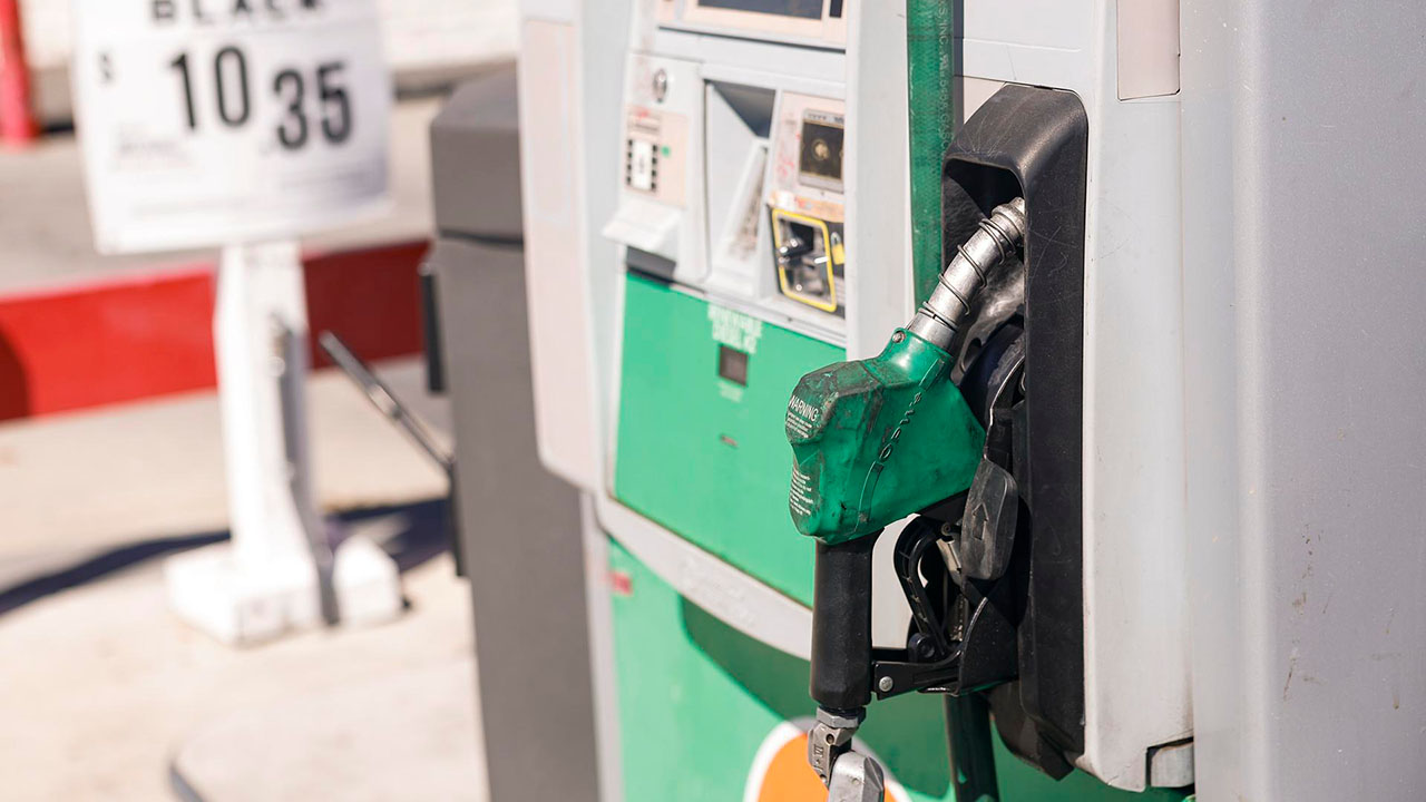 El precio promedio de la gasolina se disparó de nuevo en Estados Unidos, con un aumento de 29 centavos en el caso de Michigan.