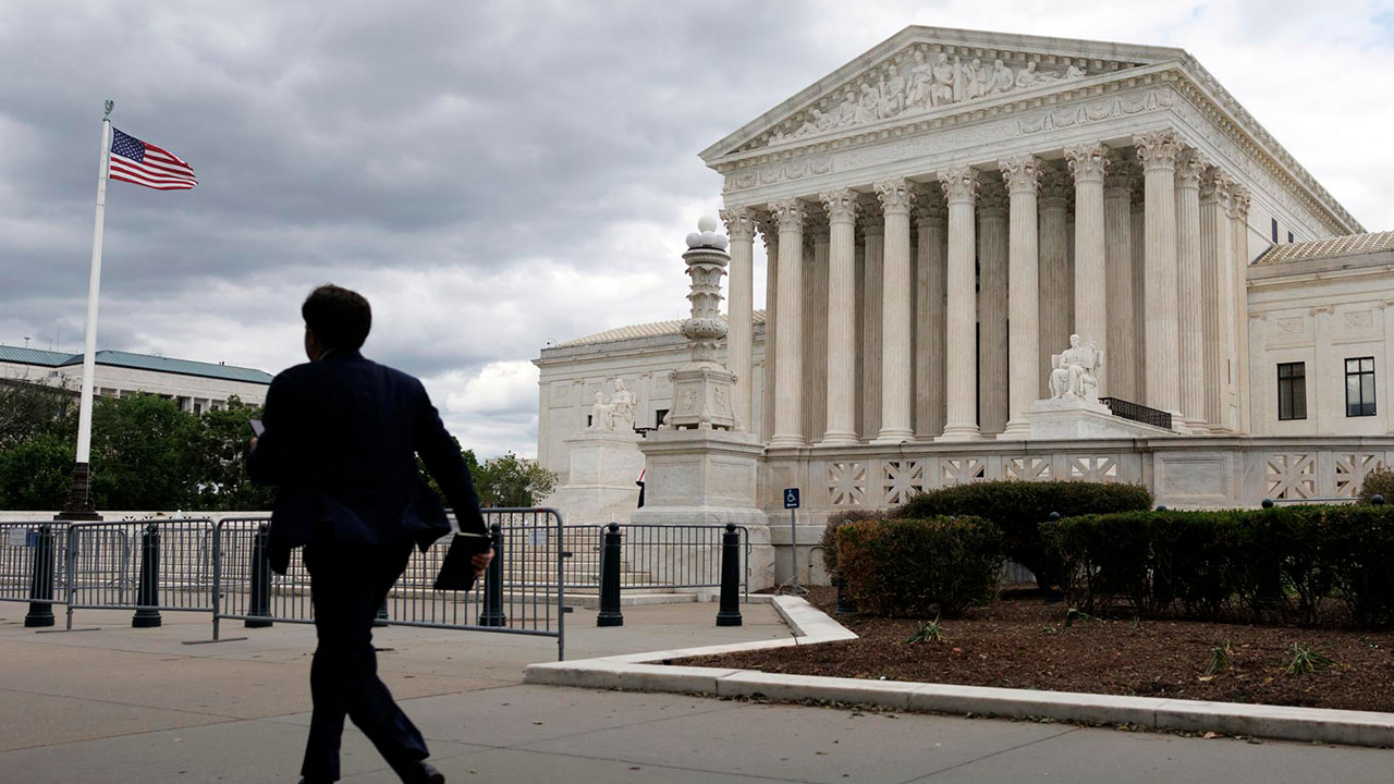 El Tribunal Supremo de Estados Unidos permitió al gobierno de Donald Trump aplicar un sistema de recopilación de datos para el control de votantes.