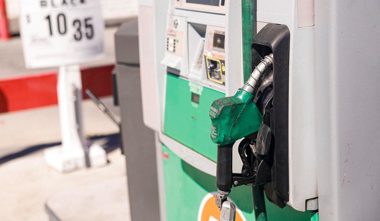 El precio de la gasolina en Estados Unidos cumplió 158 días por encima de los 4 dólares por galón.