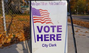 Todo lo que debes saber para votar por adelantado en Michigan.