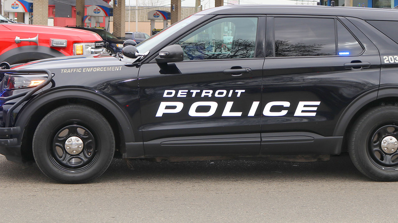 Una adolescente de 16 años perdió la vida en un tiroteo desde un vehículo en el lado este de Detroit.